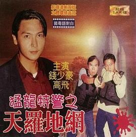 林薇手持匿名照片的侧影